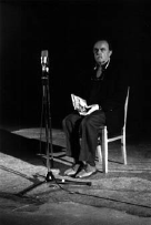 Alvin LUCIER: I am Sitting In a Room